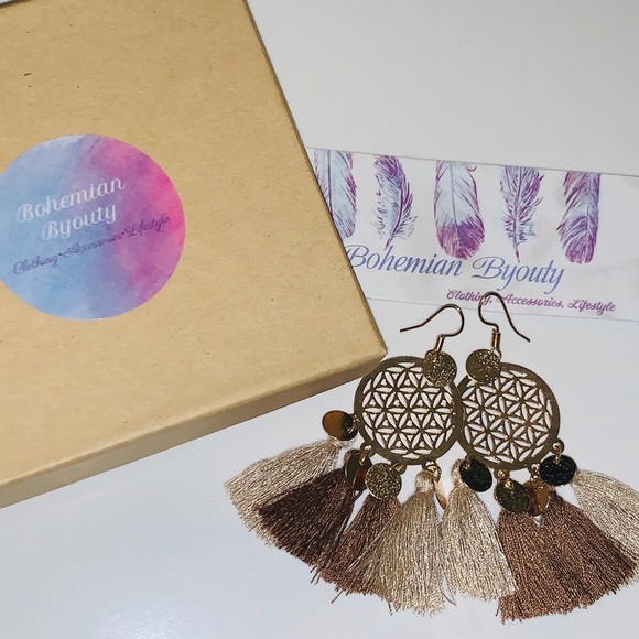 Jewelry - Tasseled earrings